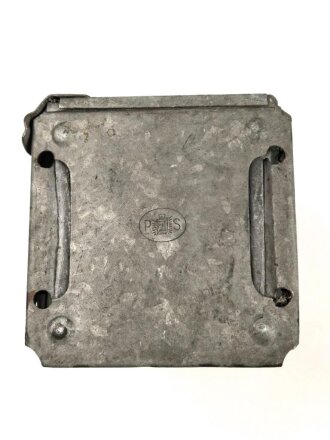 Laterne aus Zinkblech. Ohne Bezeichnung,  Maße 7,5 x 7,5 x 15cm etwa 9 x 8 x 16cm