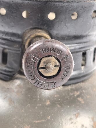 Starklichtlampe Petromax 2827 aus den 1940iger Jahren. Originallack, ungereinigt. Leer, dennoch KEIN VERSAND NACH ÜBERSEE