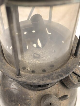 Starklichtlampe Petromax 2827 aus den 1940iger Jahren. Originallack, ungereinigt. Leer, dennoch KEIN VERSAND NACH ÜBERSEE