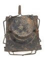 Laterne aus Eisenblech. Ähnlich der Luftwaffen Unterkunftslaterne. Überlackiertes Stück, Gesamthöhe ohne Griff etwa 22cm