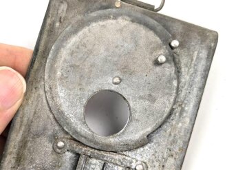 Abblendeinschub Vorderseite zur Einheitslaterne aus Preßmasse der  Wehrmacht. Ungereinigt.