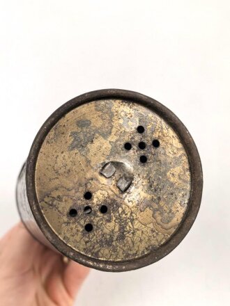 Blechlaterne für Luftschutzzwecke. Drehbar, u. a. blauer Filter. Gesamthöhe 15cm. Griff inliegend, leider fehlt die Aufnahme