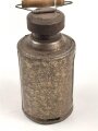 Blechlaterne für Luftschutzzwecke. Drehbar, die blauer Filterscheibe fehlt. Gesamthöhe 15cm. Griff inliegend, leider fehlt die Aufnahme