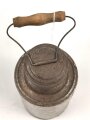 Blechlaterne für Luftschutzzwecke. Drehbar, die blauer Filterscheibe fehlt. Gesamthöhe 15cm. Griff inliegend, leider fehlt die Aufnahme
