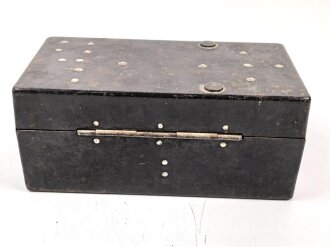 Zubehörkasten für die Einheitslaterne Preßstoff der Wehrmacht. Ungereinigtes Stück