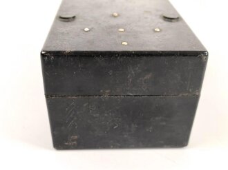 Zubehörkasten zur Einheitslaterne aus Preßmasse der Wehrmacht. Ungereinigtes Stück
