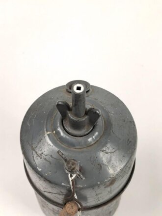 Karbidlampe UG 2150 ( Einheitslampe) der Wehrmacht. Originallack, Reichsbetriebsnummer am Boden