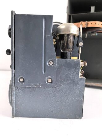 Lorenz Empfänger EO132 datiert 1937. Gehäuse überlackiert, Frontplatte höchstwahrscheinlich Originallack. Funktion nicht geprüft