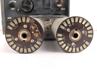 Lorenz Empfänger EO132 datiert 1937. Gehäuse überlackiert, Frontplatte höchstwahrscheinlich Originallack. Funktion nicht geprüft