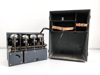 Lorenz Empfänger EO132 datiert 1937. Gehäuse überlackiert, Frontplatte höchstwahrscheinlich Originallack. Funktion nicht geprüft