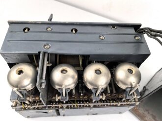 Lorenz Empfänger EO132 datiert 1937. Gehäuse überlackiert, Frontplatte höchstwahrscheinlich Originallack. Funktion nicht geprüft