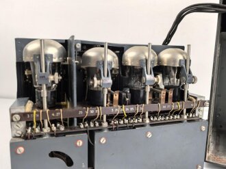 Lorenz Empfänger EO132 datiert 1937. Gehäuse überlackiert, Frontplatte höchstwahrscheinlich Originallack. Funktion nicht geprüft
