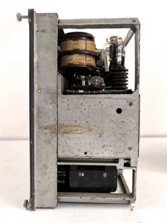 Lorenz 8 Watt Sender . Gehäuse vermutlich Nachbau eines begnadeten Handwerkers, Typenschild neuzeitlich ergänzt. Funktion nicht geprüft