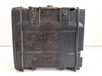 Feldfunkgerät Feldfu.b1, datiert 1943. Gehäuse gut restauriert, Funktion nicht geprüft