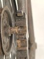 Rückentrage für schweres Feldkabel der Wehrmacht, die Kabelrommel datiert 1942