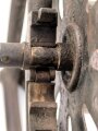 Rückentrage für schweres Feldkabel der Wehrmacht, die Kabelrommel datiert 1942