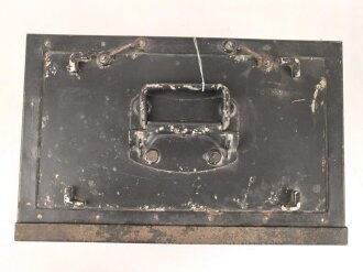 Luftwaffe, Telefunken Einflugzeichen Empfänger "AE 1093"  mit zugehörigem Umformer. Jeweils original lackiert, beide Geräte mit Deckel
