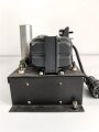 Luftwaffe, Telefunken Einflugzeichen Empfänger "AE 1093"  mit zugehörigem Umformer. Jeweils original lackiert, beide Geräte mit Deckel