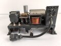 Luftwaffe, Telefunken Einflugzeichen Empfänger "AE 1093"  mit zugehörigem Umformer. Jeweils original lackiert, beide Geräte mit Deckel
