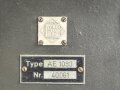 Luftwaffe, Telefunken Einflugzeichen Empfänger "AE 1093"  mit zugehörigem Umformer. Jeweils original lackiert, beide Geräte mit Deckel