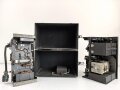 Luftwaffe, Telefunken Einflugzeichen Empfänger "AE 1093"  mit zugehörigem Umformer. Jeweils original lackiert, beide Geräte mit Deckel