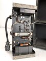 Luftwaffe, Telefunken Einflugzeichen Empfänger "AE 1093"  mit zugehörigem Umformer. Jeweils original lackiert, beide Geräte mit Deckel