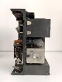Luftwaffe, Telefunken Einflugzeichen Empfänger "AE 1093"  mit zugehörigem Umformer. Jeweils original lackiert, beide Geräte mit Deckel