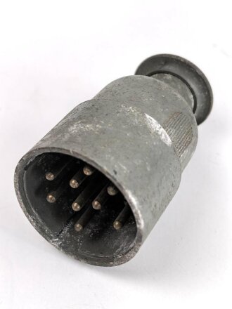 Neun poliger Stecker für 15 Watt...