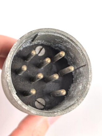 Neun poliger Stecker für 15 Watt...