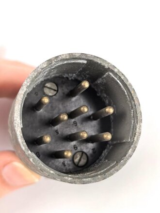 Neun poliger Stecker für 15 Watt...