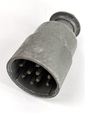 Neun poliger Stecker für 15 Watt...