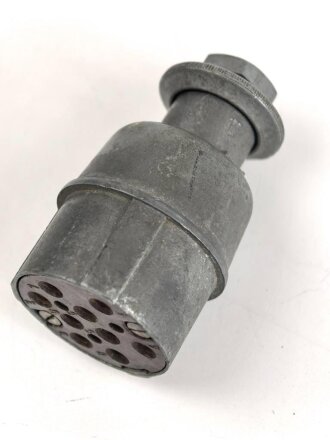 Neun poliger Stecker für 15 Watt...