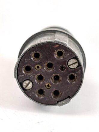 Neun poliger Stecker für 15 Watt...