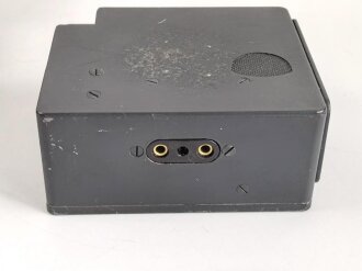 Frequenzprüfgerät b für Sender und Empfänger der Typen 10W.S.a,b,c/ 20W.S.b,c,d & Ukw.E.b1,c1,d1. Sehr guter Zustand, datiert 1943. Anbei die SteckverbindungIn Transportkasten in gutem Zustand, Originallack