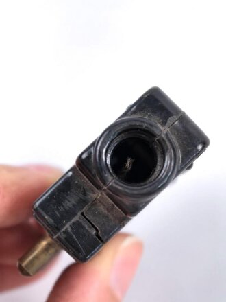 Anschlussstecker für einen Handapparat am Feldfernsprecher 33 der Wehrmacht