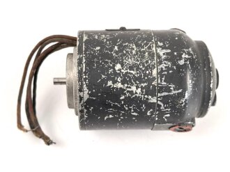 Luftwaffe, Elektromotor Luftfahrtgerätewerk Hakenfelde, Gerät Nr. 19-5735-A-1. Originallack, Funktion nicht geprüft