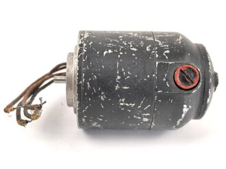 Luftwaffe, Elektromotor Luftfahrtgerätewerk Hakenfelde, Gerät Nr. 19-5735-A-1. Originallack, Funktion nicht geprüft