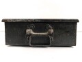 Transportkasten Wehrmacht " Zubehör und Werkzeug für " 2cm Flak Vierling 38 / 43 U" ungereinigtes Stück