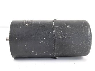 Luftwaffe, Elektromotor Luftfahrtgerätewerk Hakenfelde, Gerät Nr. 19-5721 B-2. Originallack, Funktion nicht geprüft. Gesamtlänge etwa 15cm