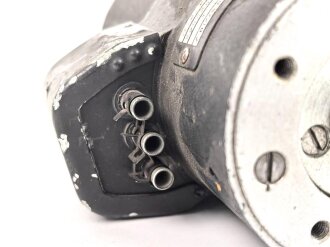 Luftwaffe, Elektromotor Luftfahrtgerätewerk Hakenfelde, Gerät Nr. 19-5721 B-2. Originallack, Funktion nicht geprüft. Gesamtlänge etwa 15cm
