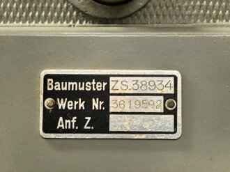 100 Watt Sender für ortsfesten Einbau mit Drehstromanschluß. Originallack, Funktion nicht geprüft. Die Gehäuseschrauben fehlen. VERSAND NUR PER SPEDITION