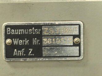 100 Watt Sender für ortsfesten Einbau mit Drehstromanschluß. Originallack, Funktion nicht geprüft. Die Gehäuseschrauben fehlen. VERSAND NUR PER SPEDITION