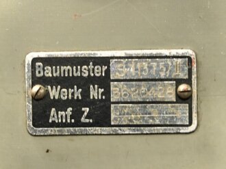 100 Watt Sender für ortsfesten Einbau mit Drehstromanschluß. Originallack, Funktion nicht geprüft. Die Gehäuseschrauben fehlen. VERSAND NUR PER SPEDITION