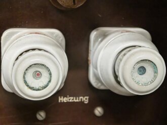 100 Watt Sender für ortsfesten Einbau mit Drehstromanschluß. Originallack, Funktion nicht geprüft. Die Gehäuseschrauben fehlen. VERSAND NUR PER SPEDITION