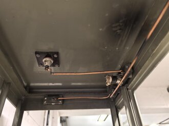 100 Watt Sender für ortsfesten Einbau mit Drehstromanschluß. Originallack, Funktion nicht geprüft. Die Gehäuseschrauben fehlen. VERSAND NUR PER SPEDITION