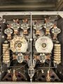 100 Watt Sender für ortsfesten Einbau mit Drehstromanschluß. Originallack, Funktion nicht geprüft. Die Gehäuseschrauben fehlen. VERSAND NUR PER SPEDITION