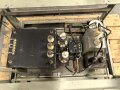 100 Watt Sender für ortsfesten Einbau mit Drehstromanschluß. Originallack, Funktion nicht geprüft. Die Gehäuseschrauben fehlen. VERSAND NUR PER SPEDITION