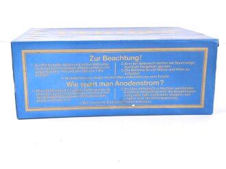 "PERTRIX" Anodenbatterie, einfache Atrappe aus Pappe, in der richtigen Größe