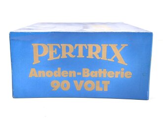 "PERTRIX" Anodenbatterie, einfache Atrappe aus Pappe, in der richtigen Größe