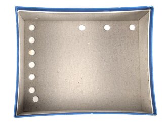 "PERTRIX" Anodenbatterie, einfache Atrappe aus Pappe, in der richtigen Größe